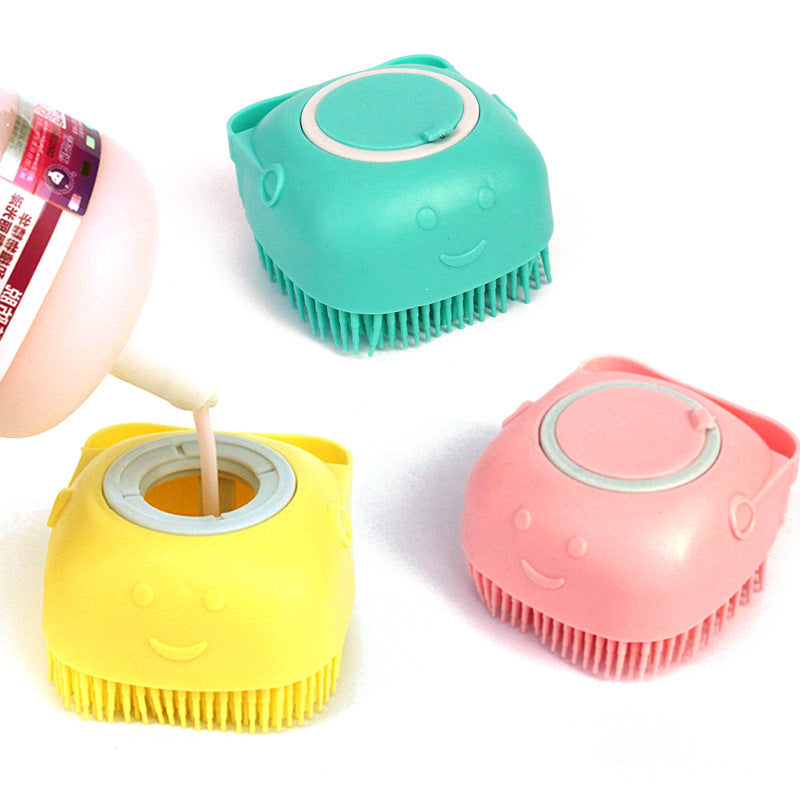 Make pet baths easier with this 2-in-1 silicone brush. Gently cleans, massages, and dispenses shampoo – perfect for sensitive dogs and cats.
